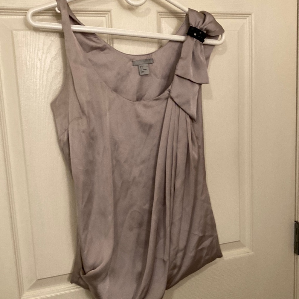 H&M top size 4. Good condition. Black sequin bow
